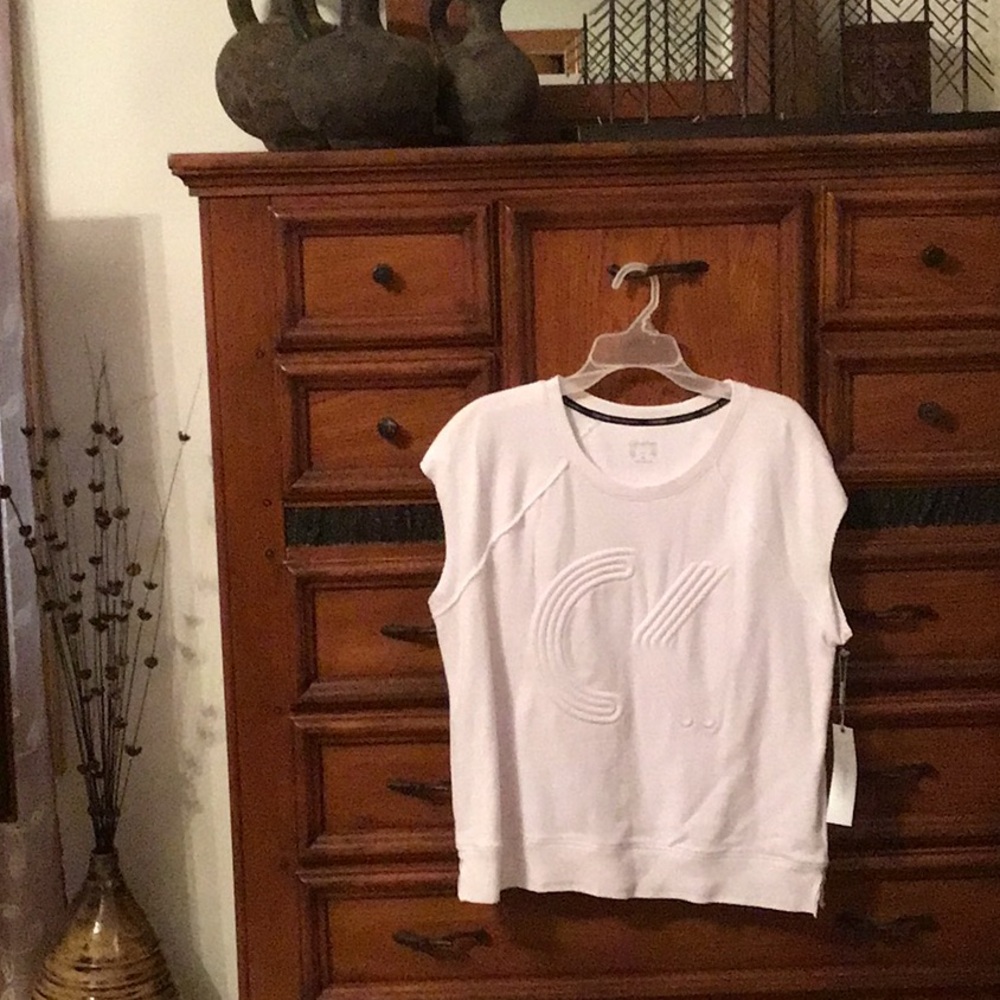 New, women’s extra large, Calvin Klein performance top with tags.